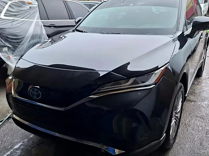 El mismo Toyota Venza reparado y pintado en J&B Auto Repair